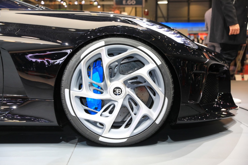 Bugatti La Voiture Noire - Chỉ một và duy nhất, giá kỷ lục gần 19 triệu USD - 13 Bugatti La Voiture Noire - Chỉ một và duy nhất, giá kỷ lục gần 19 triệu USD - 13