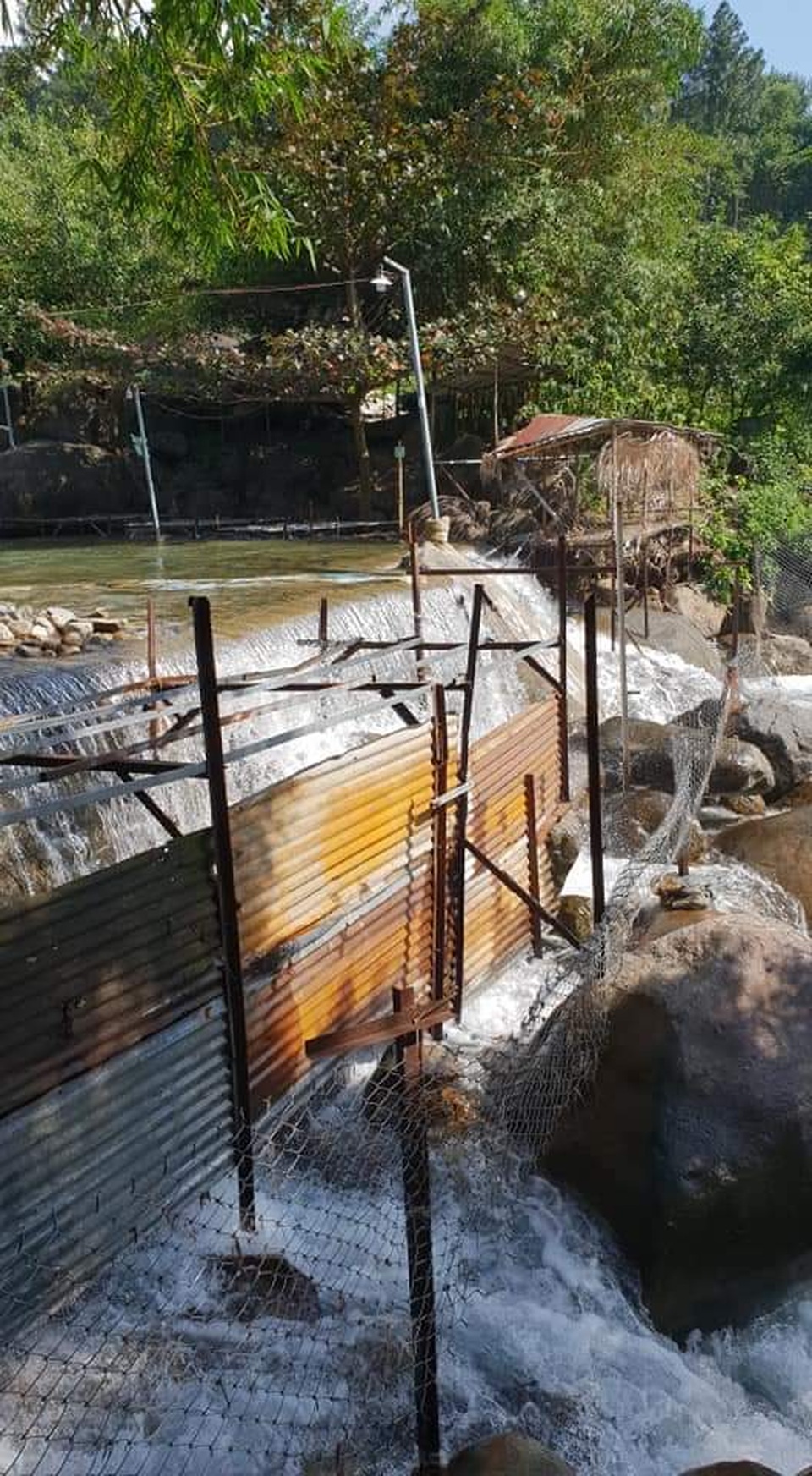 Chủ khu du lịch sát rừng phòng hộ xây dựng nhiều hạng mục trái phép - 4 Chủ khu du lịch sát rừng phòng hộ xây dựng nhiều hạng mục trái phép - 4