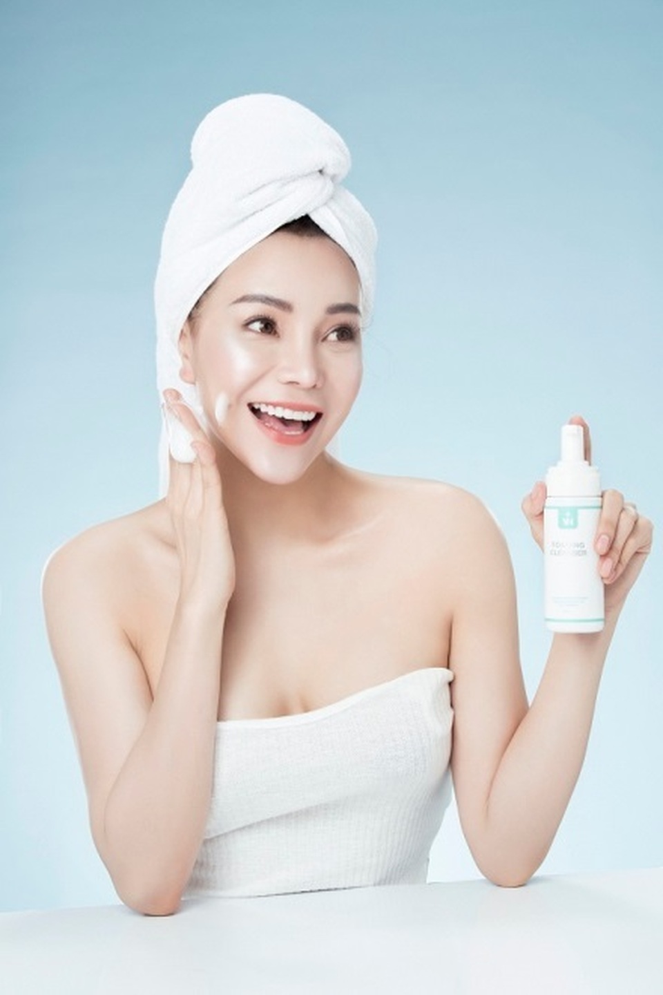 Trà Ngọc Hằng: Dù kinh doanh mĩ phẩm YN Miraheal, tôi vẫn không “xao nhãng” hoạt động nghệ thuật - 4 Trà Ngá»c Hằng: Dù kinh doanh mÄ© phẩm YN Miraheal, tôi vẫn không “xao nhãng†hoạt động nghệ thuáºt - 4