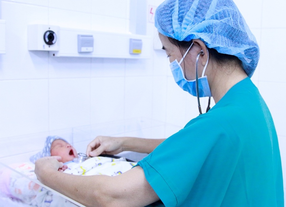 Sản phụ bị biến chứng sản khoa nguy hiểm sinh thường thành công  - 1 Sản phụ bị biến chứng sản khoa nguy hiểm sinh thường thành công  - 1