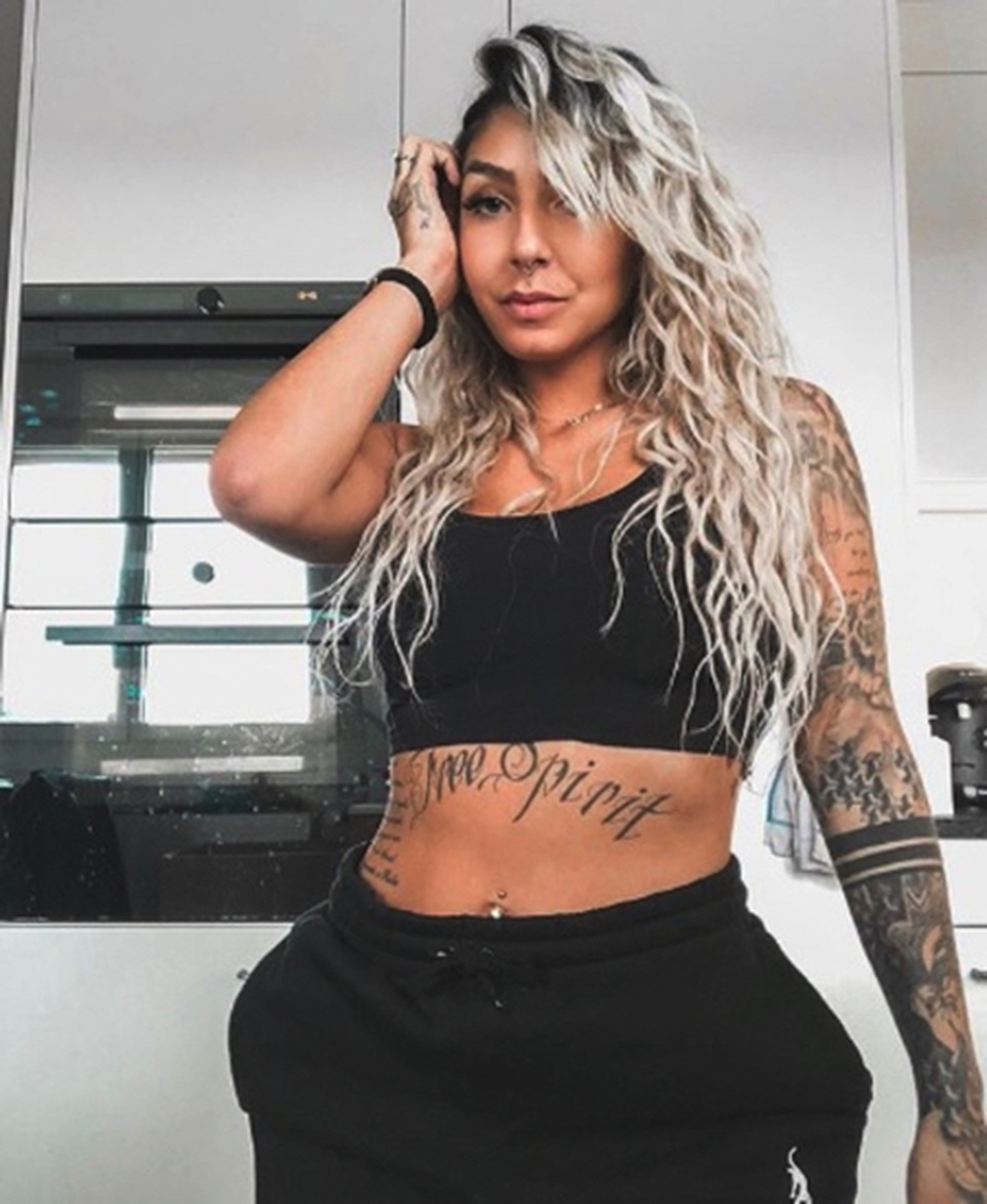 Ngắm cô đào bốc lửa vừa dính tin đồn tình ái với Neymar - 2 Ngắm cô đào bốc lửa vừa dính tin đồn tình ái với Neymar - 2