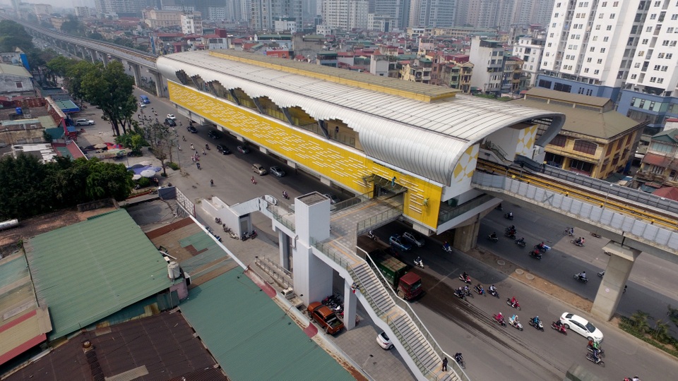 Cận cảnh người nhện gấp rút vệ sinh ga Cát Linh - Hà Đông - 16 Cận cảnh người nhện gấp rút vệ sinh ga Cát Linh - Hà Đông - 16