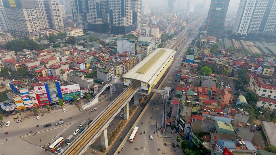 Cận cảnh người nhện gấp rút vệ sinh ga Cát Linh - Hà Đông - 1 Cận cảnh người nhện gấp rút vệ sinh ga Cát Linh - Hà Đông - 1