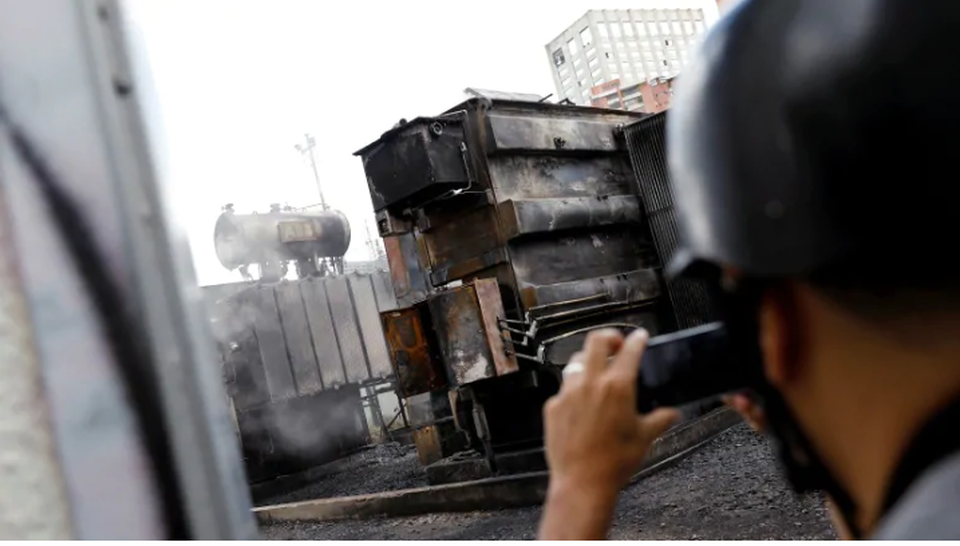 Nhà máy điện ở thủ đô phát nổ, Venezuela mất điện ngày thứ 5 liên tiếp - 1 Nhà máy điện ở thủ đô phát nổ, Venezuela mất điện ngày thứ 5 liên tiếp - 1