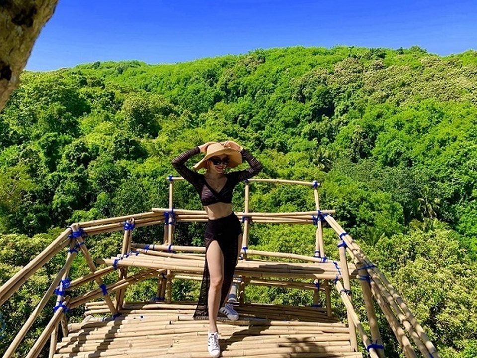 Phương Trinh Jolie táo bạo khoe thân hình gợi cảm - 6 Phương Trinh Jolie táo bạo khoe thân hình gợi cảm - 6