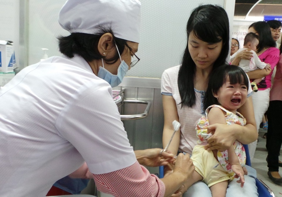 “Né” chích ngừa, người lớn cũng nguy kịch vì mắc sởi - 3 “Né” chích ngừa, người lớn cũng nguy kịch vì mắc sởi - 3