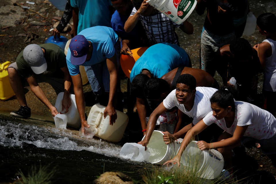 Người Venezuela tuyệt vọng vì mất điện, thiếu nước - 5 Người Venezuela tuyệt vọng vì mất điện, thiếu nước - 5