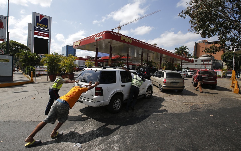 Người Venezuela tuyệt vọng vì mất điện, thiếu nước - 6 Người Venezuela tuyệt vọng vì mất điện, thiếu nước - 6