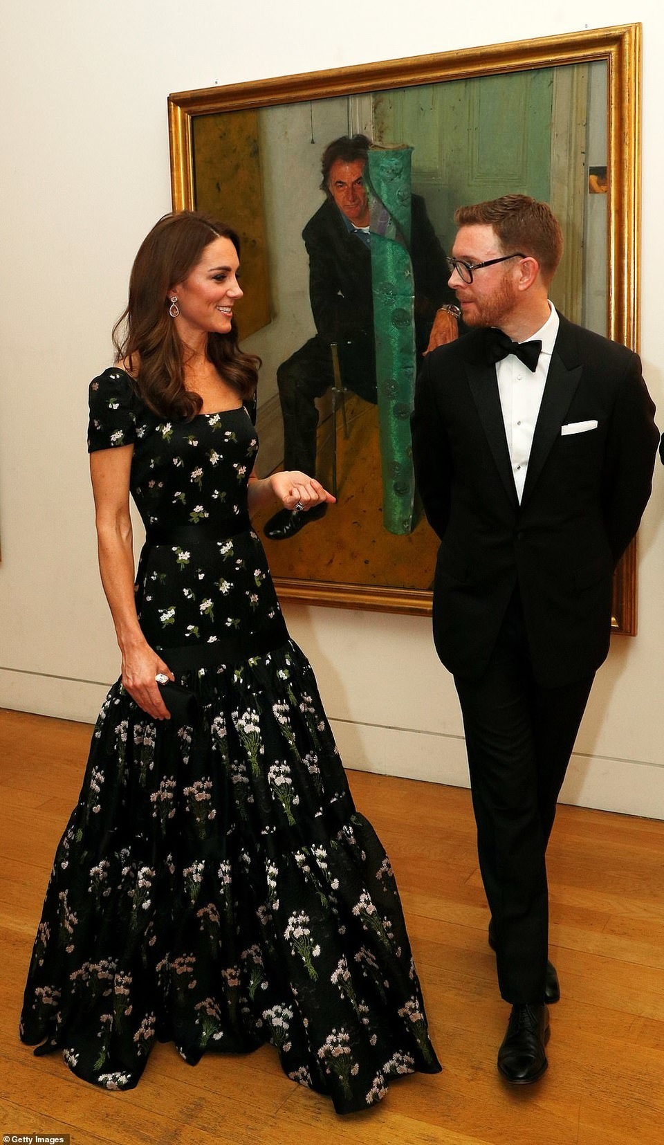 Công nương Kate Middleton khoe dáng siêu thon sau 3 lần sinh nở - 2 Công nương Kate Middleton khoe dáng siêu thon sau 3 lần sinh nở - 2