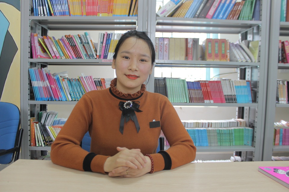 Hà Tĩnh: Cô thủ thư đi xin sách để tặng trẻ em nghèo - 1