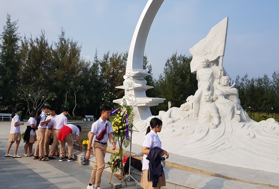 Khu tưởng niệm chiến sĩ Gạc Ma những ngày tháng ba lịch sử - 3 Khu tưởng niệm chiến sĩ Gạc Ma những ngày tháng ba lịch sử - 3