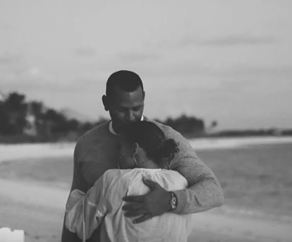 Jennifer Lopez hé lộ khoảnh khắc bồ trẻ cầu hôn - 4