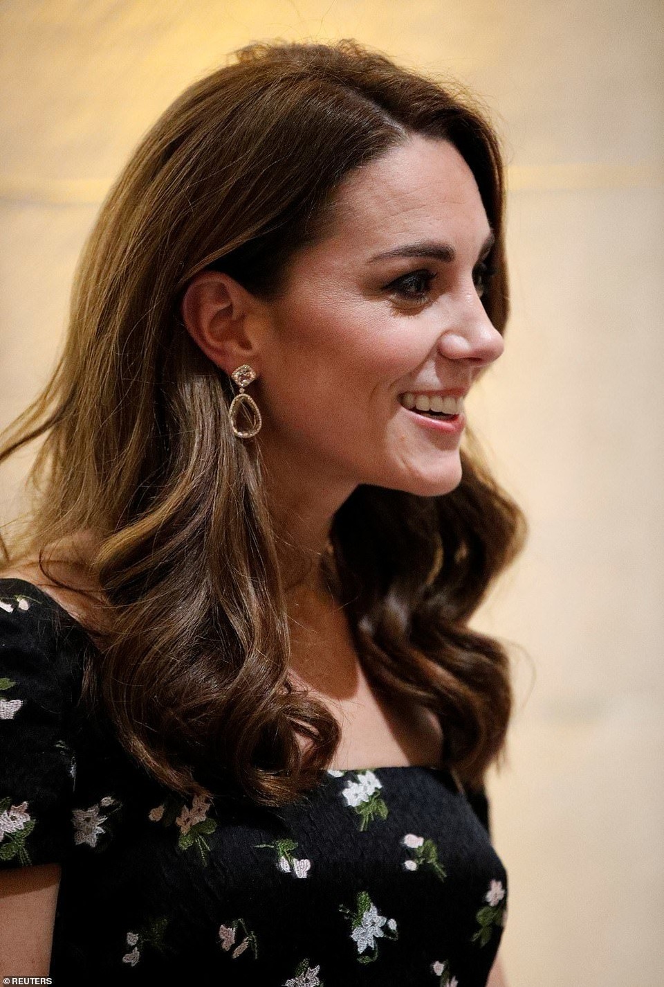 Công nương Kate Middleton khoe dáng siêu thon sau 3 lần sinh nở - 3 Công nương Kate Middleton khoe dáng siêu thon sau 3 lần sinh nở - 3