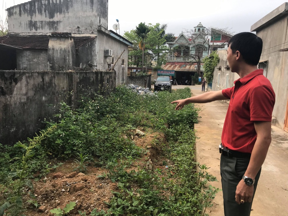 Nghệ An: Mua đất gần 30 năm, ngã ngửa khi bất ngờ bị hàng xóm đòi tranh chấp! - 2 Nghệ An: Mua đất gần 30 năm, ngã ngửa khi bất ngờ bị hàng xóm đòi tranh chấp! - 2
