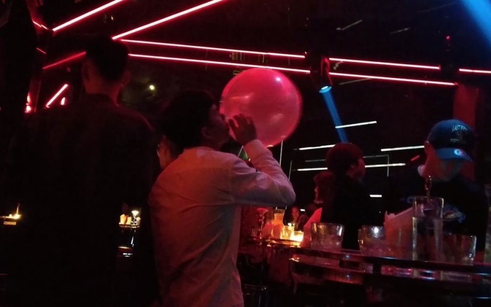 Lạc vào thế giới bóng cười của giới trẻ Hà Nội - 1