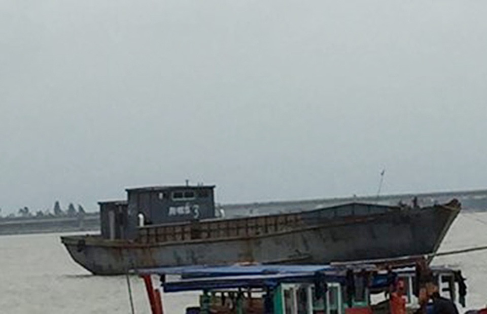 Điều tra tàu hàng Trung Quốc bị xóa số hiệu, trôi dạt vào biển Hà Tĩnh - 1 Điều tra tàu hàng Trung Quốc bị xóa số hiệu, trôi dạt vào biển Hà Tĩnh - 1