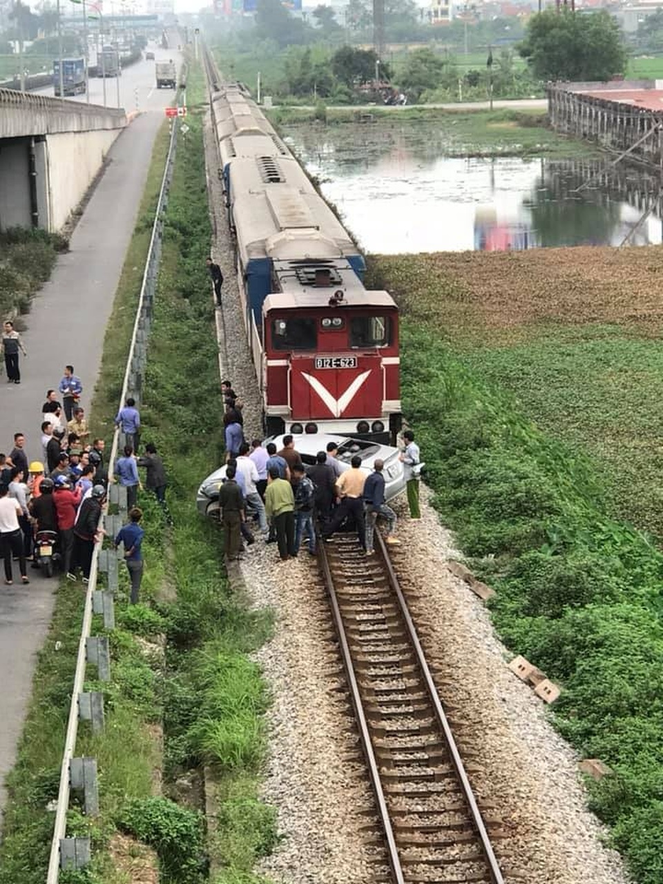 Xác định nguyên nhân ban đầu vụ tàu hỏa tông ô tô làm 2 người chết - 2 Xác định nguyên nhân ban đầu vụ tàu hỏa tông ô tô làm 2 người chết - 2