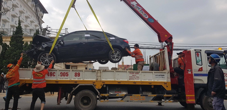 Tài xế ôm vô lăng nhún nhảy sau khi tông hàng loạt ô tô, xe máy - 6 Tài xế ôm vô lăng nhún nhảy sau khi tông hàng loạt ô tô, xe máy - 6