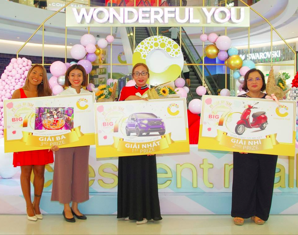 Mừng sinh nhật lần thứ 7, Crescent Mall trao thưởng loạt quà tặng hấp dẫn cho khách hàng - 2 Mừng sinh nhật lần thứ 7, Crescent Mall trao thưởng loạt quà tặng hấp dẫn cho khách hàng - 2
