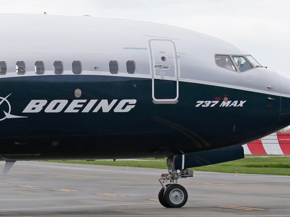 737 MAX bị cấm bay đồng loạt, Boeing có thể gánh thiệt hại nặng nề - 1 737 MAX bị cấm bay đồng loạt, Boeing có thể gánh thiệt hại nặng nề - 1
