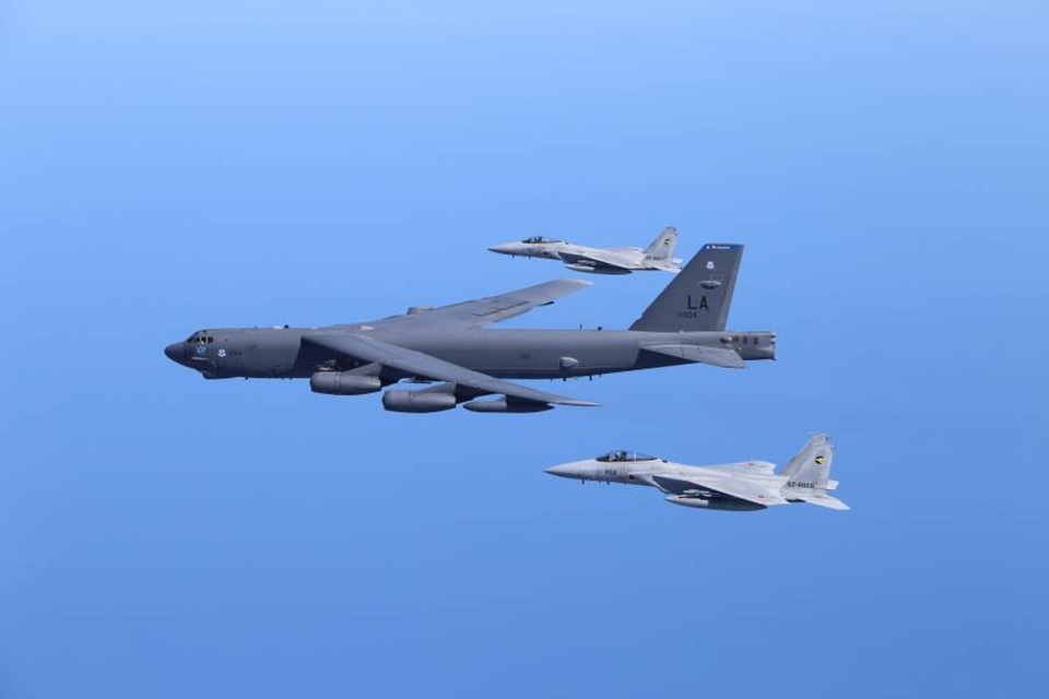 Mỹ điều B-52 tới gần đảo tranh chấp trên Biển Đông lần thứ hai trong 10 ngày - 1 Mỹ điều B-52 tới gần đảo tranh chấp trên Biển Đông lần thứ hai trong 10 ngày - 1