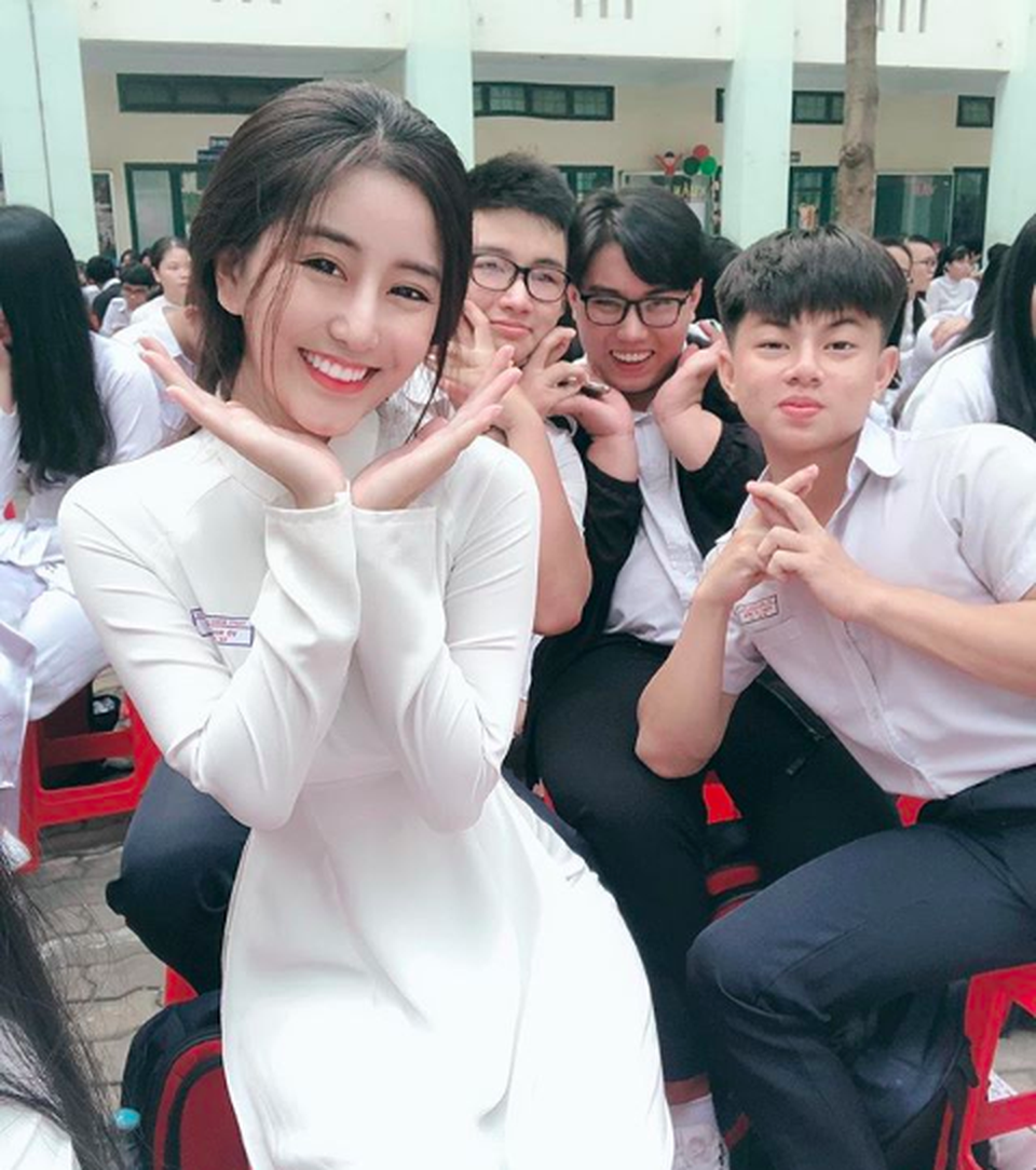 Nữ sinh xinh đẹp vạn người mê Võ Ngọc Trân giành giải Nhì HSG Văn TP.HCM - 1 Nữ sinh xinh đẹp vạn người mê Võ Ngọc Trân giành giải Nhì HSG Văn TP.HCM - 1