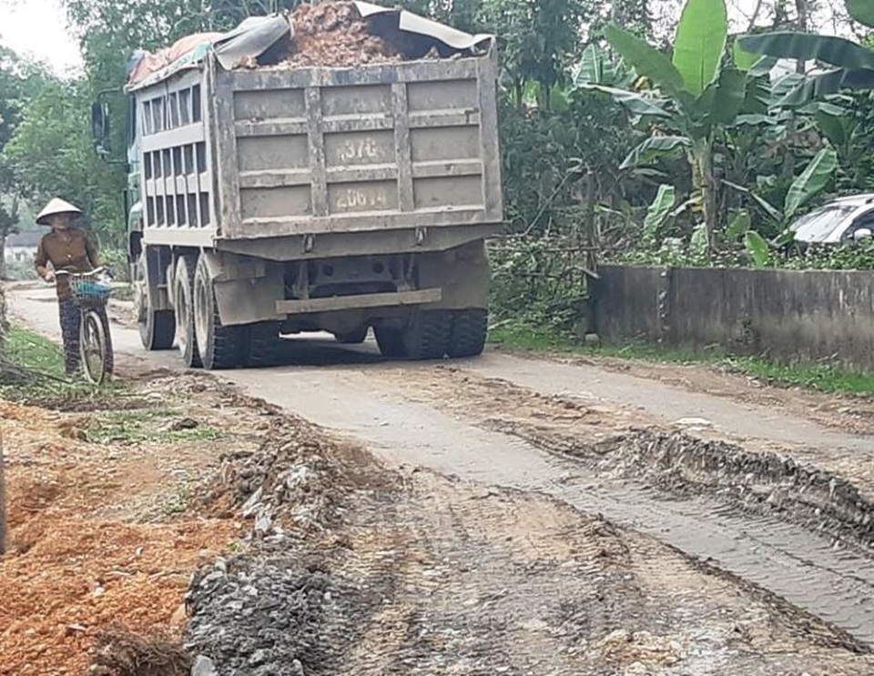 Nghệ An: Lợi dụng nạo vét lòng đập, doanh nghiệp tận thu đất bán để trục lợi? - 2 Nghệ An: Lợi dụng nạo vét lòng đập, doanh nghiệp tận thu đất bán để trục lợi? - 2