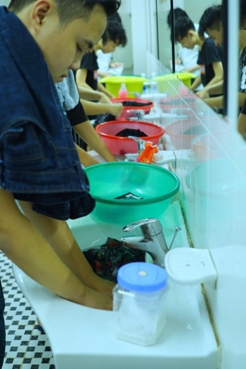 Trường học khác lạ, nơi học sinh phải tự làm những việc này - 2