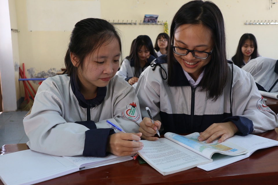 Khâm phục nghị lực nữ sinh mồ côi cha giành giải Nhì Văn quốc gia - 2 Khâm phục nghị lực nữ sinh mồ côi cha giành giải Nhì Văn quốc gia - 2