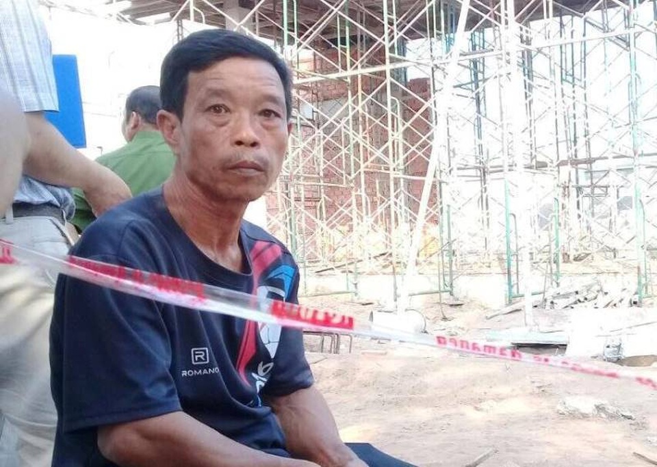 Nạn nhân thứ 6 tử vong, một người thoát chết nhờ máy trộn hồ - 2