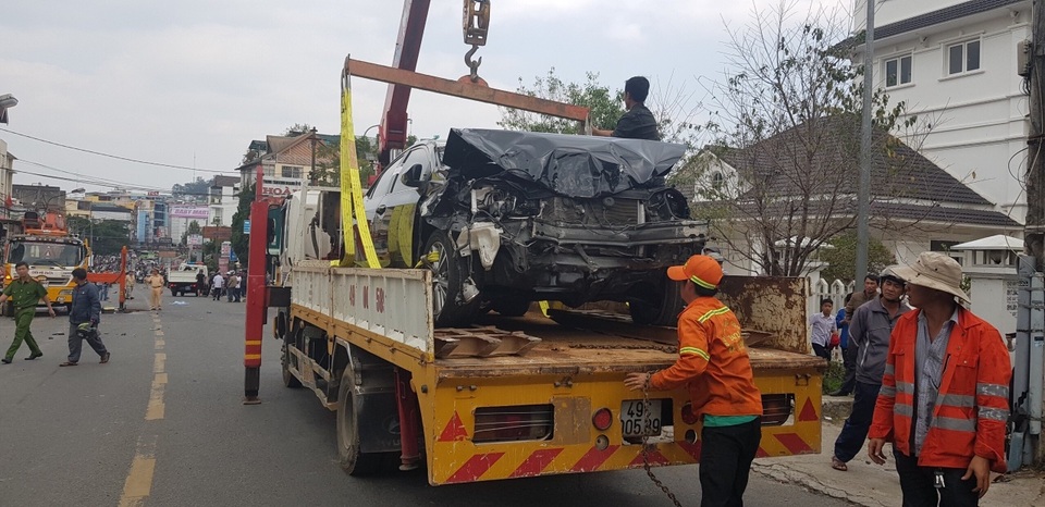 Việt kiều Mỹ gây tai nạn hàng loạt ở Đà Lạt dương tính với chất cần sa - 2 Việt kiều Mỹ gây tai nạn hàng loạt ở Đà Lạt dương tính với chất cần sa - 2