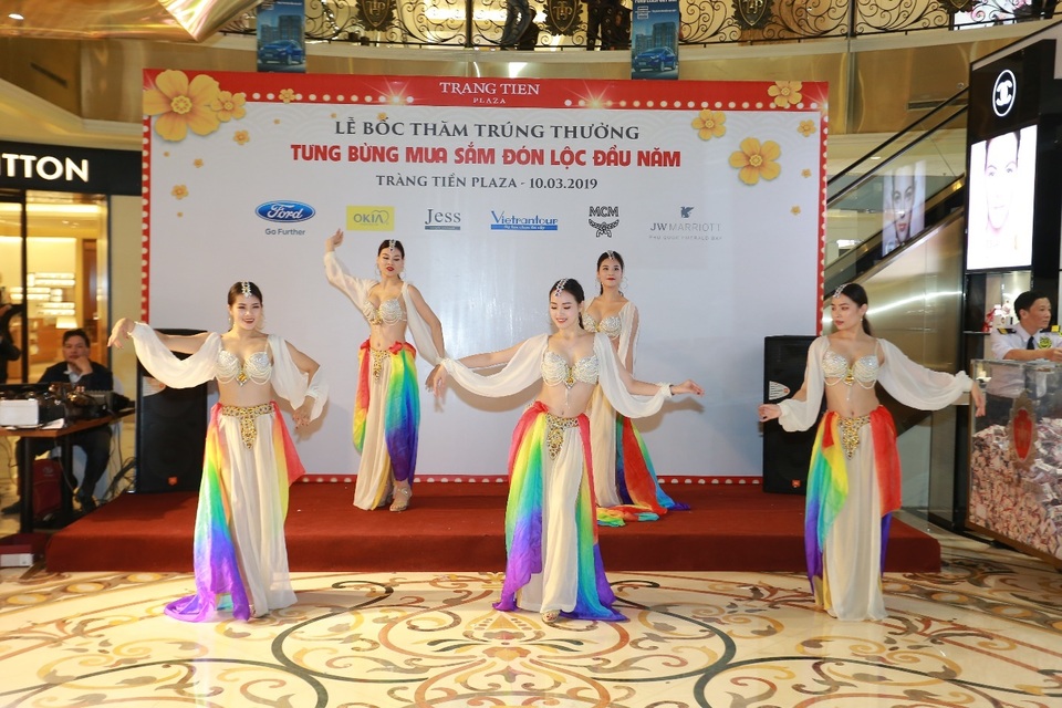 Cùng Tràng Tiền Plaza tìm ra chủ nhân của các giải thưởng lên tới hơn 1,4 tỷ đồng - 2 Cùng Tràng Tiền Plaza tìm ra chủ nhân của các giải thưởng lên tới hơn 1,4 tỷ đồng - 2