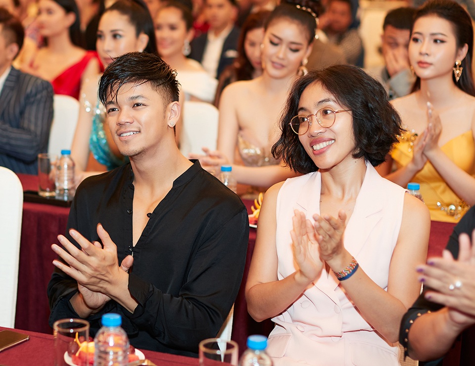 Ban Giám Khảo - Trọng hiếu.jpg Ban Giám Khảo - Trọng hiếu.jpg