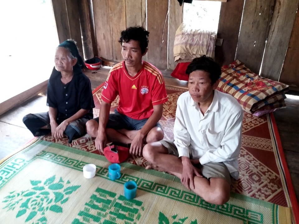 Hãi hùng xe chở gỗ lậu không đèn gây tai nạn chết người - 1 Hãi hùng xe chở gỗ lậu không đèn gây tai nạn chết người - 1