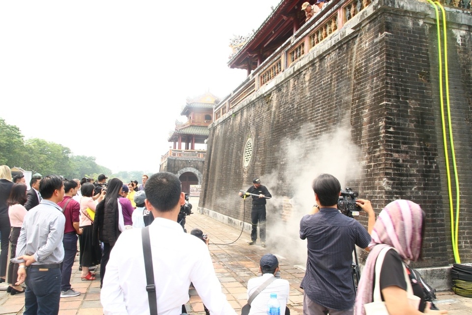 Chuyen gia Duc tay reu tren di tich Hue bang cong nghe hien dai 12.JPG Chuyen gia Duc tay reu tren di tich Hue bang cong nghe hien dai 12.JPG