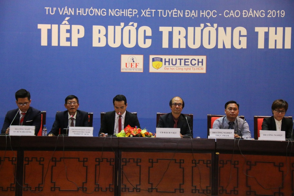 Hàng ngàn học sinh THPT được tư vấn tuyển sinh, định hướng nghề nghiệp - 1 Hàng ngàn học sinh THPT được tư vấn tuyển sinh, định hướng nghề nghiệp - 1