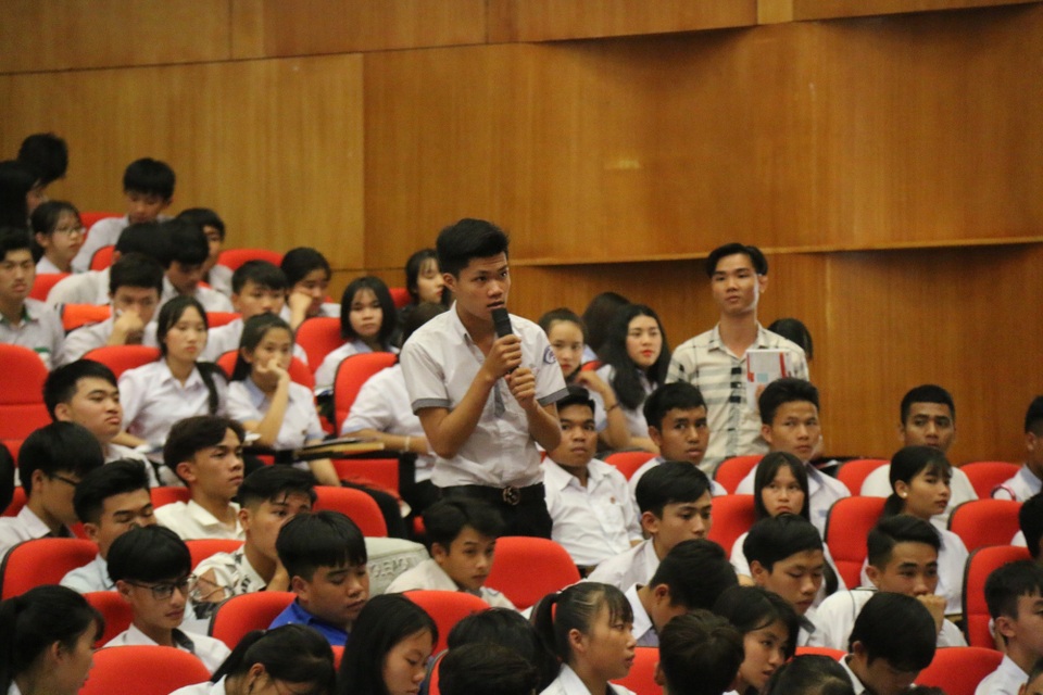 Hàng ngàn học sinh THPT được tư vấn tuyển sinh, định hướng nghề nghiệp - 3 Hàng ngàn học sinh THPT được tư vấn tuyển sinh, định hướng nghề nghiệp - 3