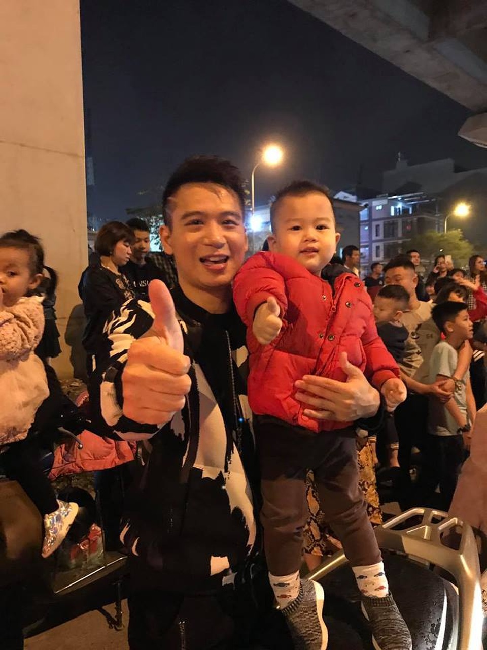 Trưởng nhóm Ngũ Cung: Lên sân khấu là thủ lĩnh, về nhà tự nguyện rửa bát cho vợ - 9 Trưởng nhóm Ngũ Cung: Lên sân khấu là thủ lĩnh, về nhà tự nguyện rửa bát cho vợ - 9
