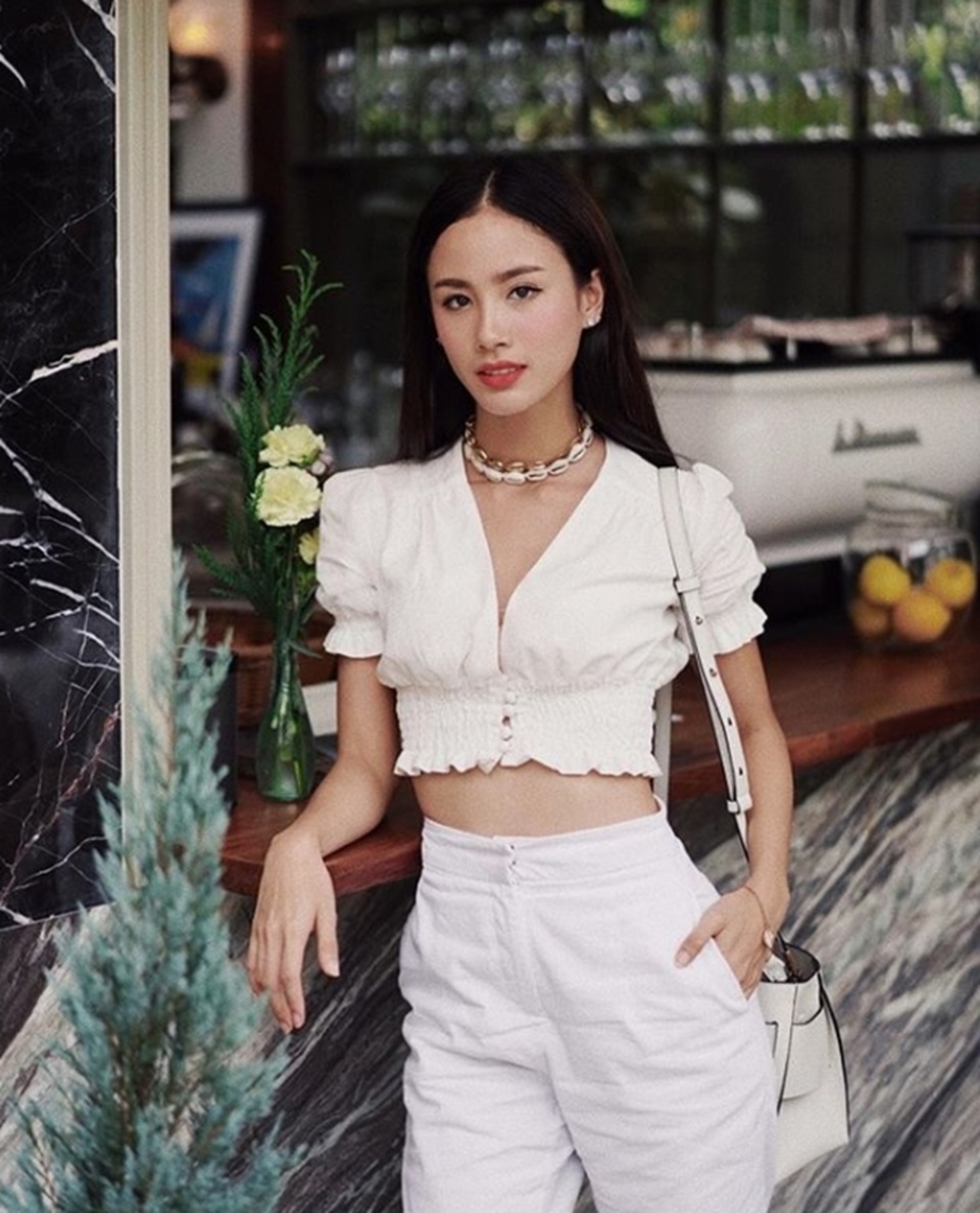 Mỹ nữ Thái Lan phô bày đường cong với áo crop top - 19 Mỹ nữ Thái Lan phô bày đường cong với áo crop top - 19