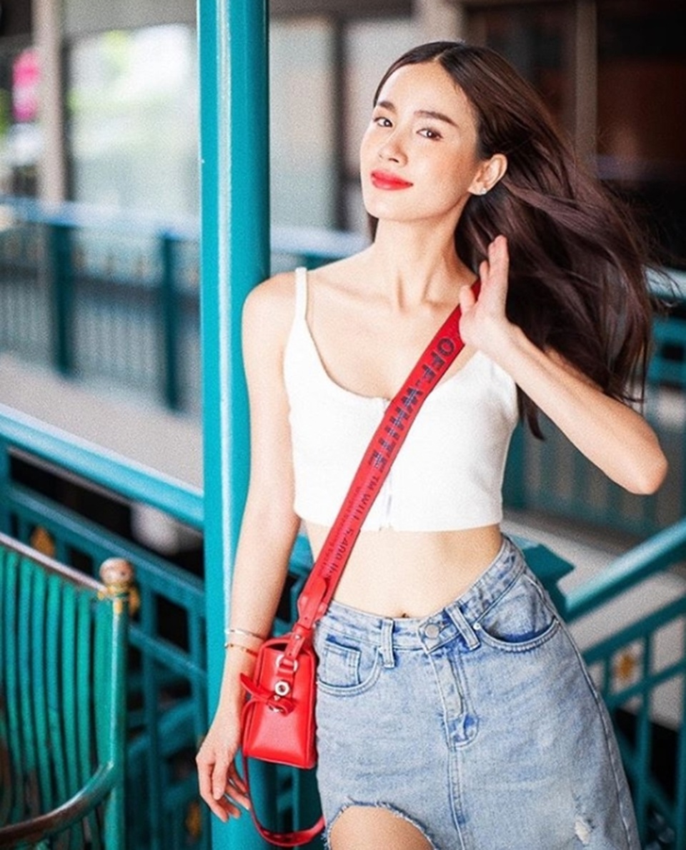 Mỹ nữ Thái Lan phô bày đường cong với áo crop top - 5 Mỹ nữ Thái Lan phô bày đường cong với áo crop top - 5