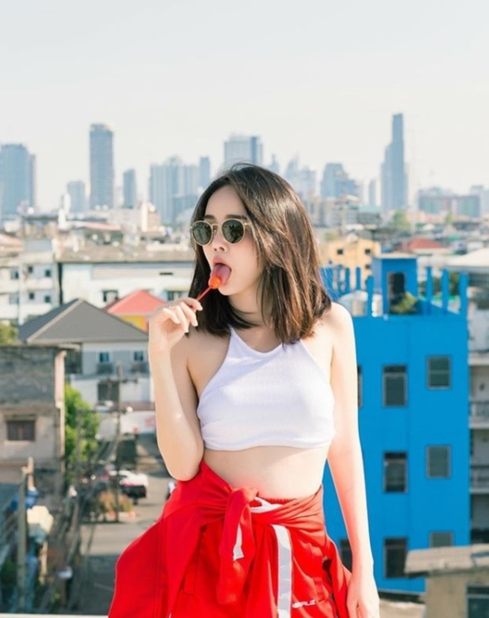 Mỹ nữ Thái Lan phô bày đường cong với áo crop top - 6 Mỹ nữ Thái Lan phô bày đường cong với áo crop top - 6