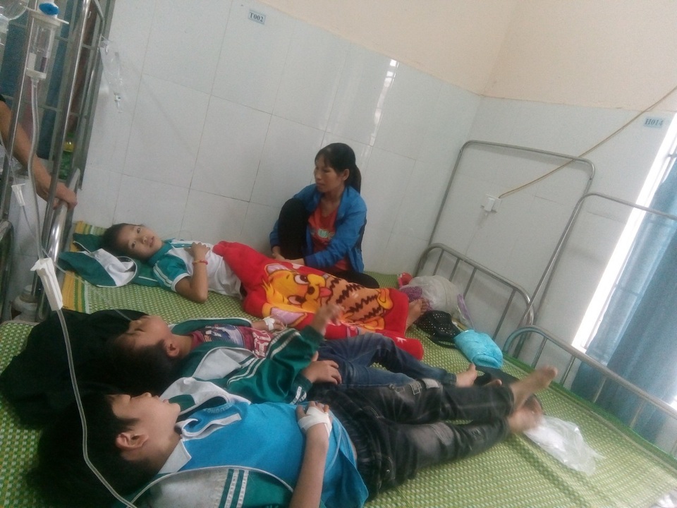 Liên tiếp học sinh Thái Nguyên, Hà Tĩnh nhập viện sau khi ăn uống  - 1