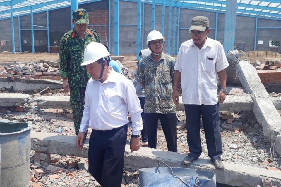 Vụ sập tường 5 người chết: Chó nghiệp vụ đến hiện trường tìm kiếm nạn nhân - 1 Vụ sập tường 5 người chết: Chó nghiệp vụ đến hiện trường tìm kiếm nạn nhân - 1