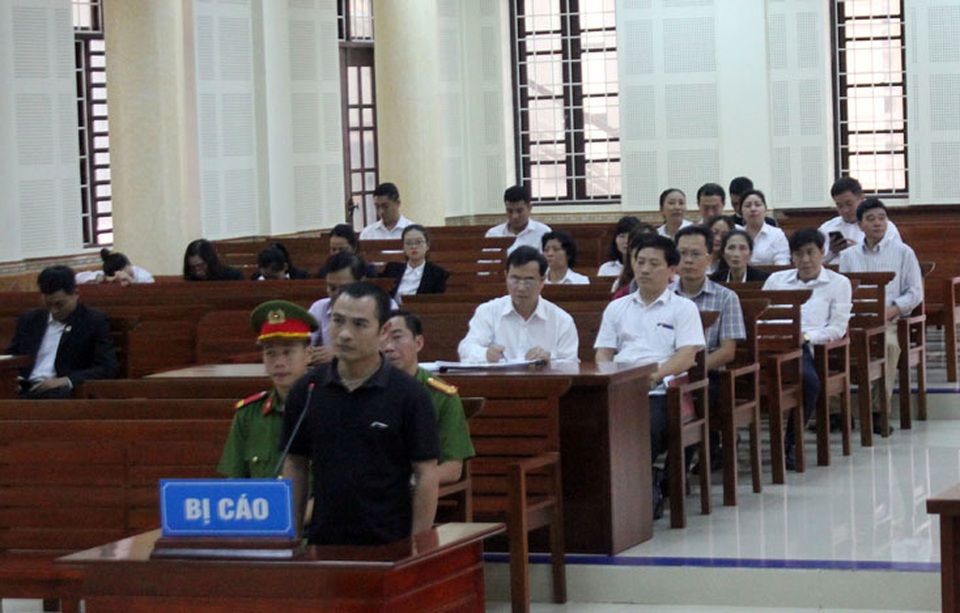“Nổ” quen cán bộ huyện để lừa tiền xin việc của 19 người - 1 “Nổ” quen cán bộ huyện để lừa tiền xin việc của 19 người - 1