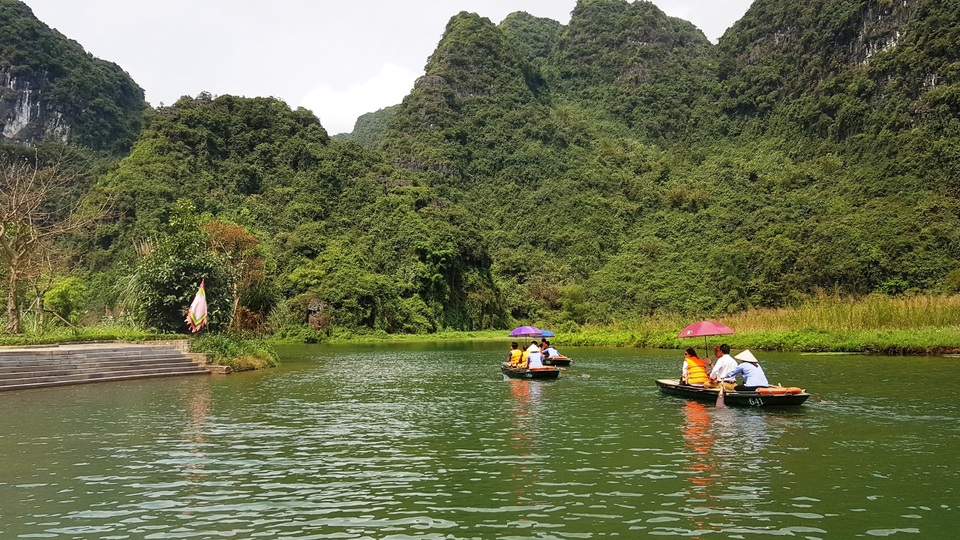 Ồn ào thu giá vé tham quan di sản Tràng An vượt quy định, doanh nghiệp nói gì? - 3 Ồn ào thu giá vé tham quan di sản Tràng An vượt quy định, doanh nghiệp nói gì? - 3