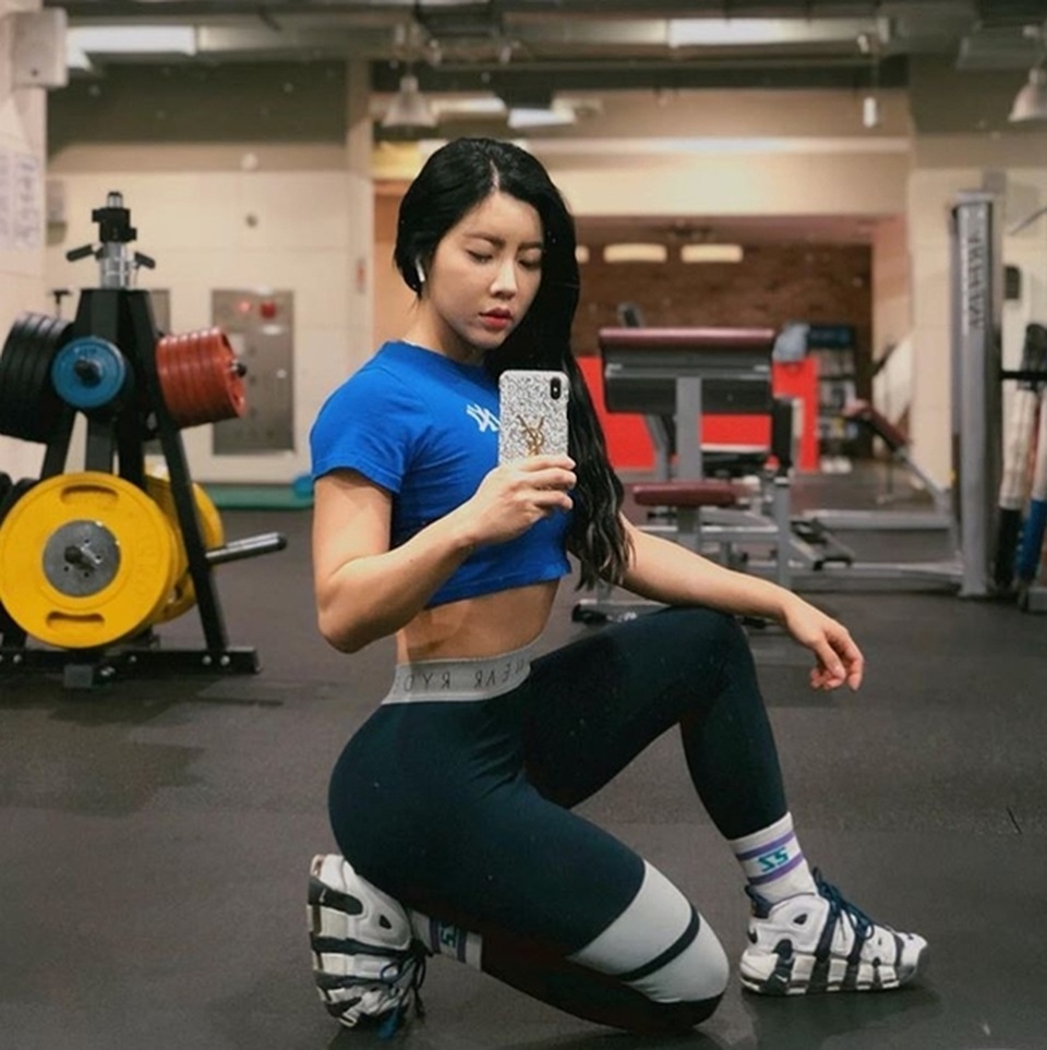 Vẻ đẹp khỏe khoắn nhờ tập của 3 gymer Hàn - 14 Vẻ đẹp khỏe khoắn nhờ tập của 3 gymer Hàn - 14