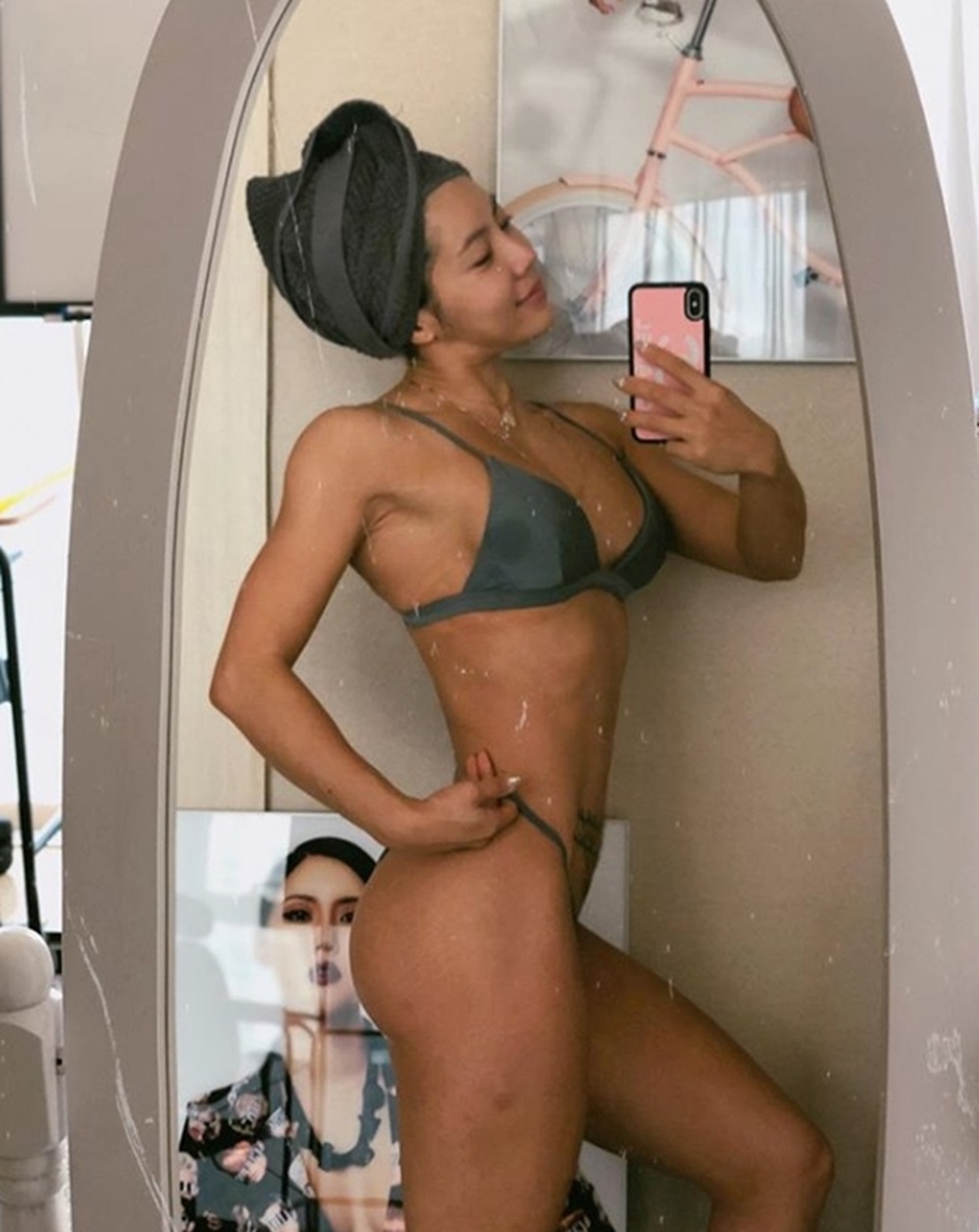 Vẻ đẹp khỏe khoắn nhờ tập của 3 gymer Hàn - 19 Vẻ đẹp khỏe khoắn nhờ tập của 3 gymer Hàn - 19