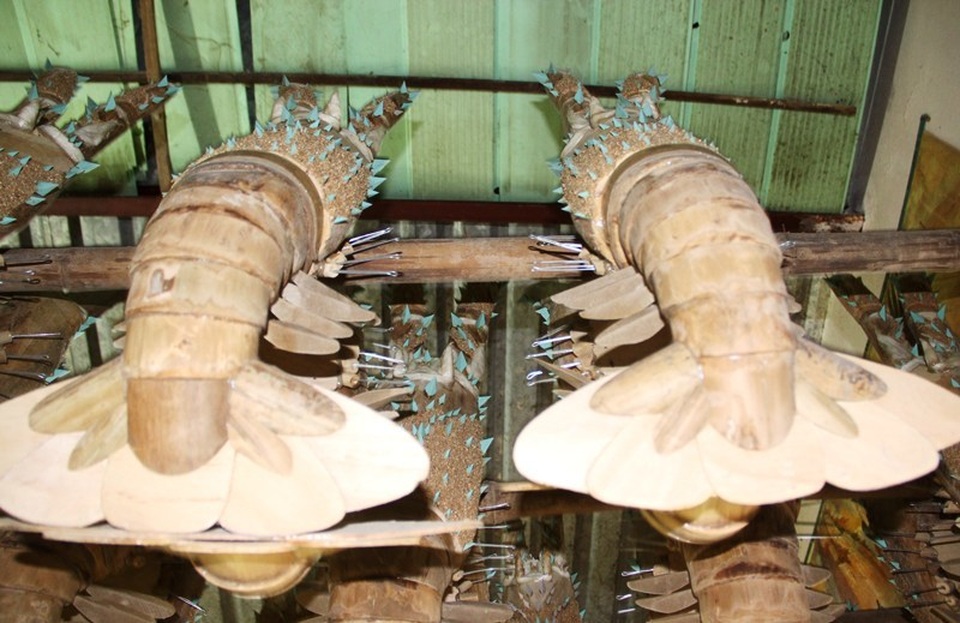 Độc đáo những con tôm hùm làm từ... tre trông thật đến ngỡ ngàng - 6 Độc đáo những con tôm hùm làm từ... tre trông thật đến ngỡ ngàng - 6