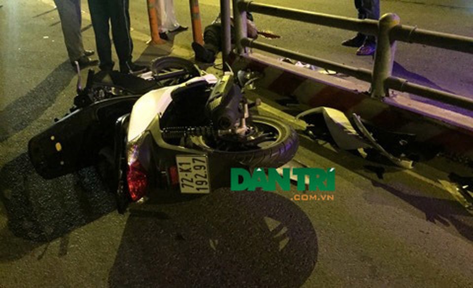 Lại tai nạn chết người vì lao vào dải phân cách trên cao tốc TPHCM - Long Thành - Dầu Giây - 1 Lại tai nạn chết người vì lao vào dải phân cách trên cao tốc TPHCM - Long Thành - Dầu Giây - 1