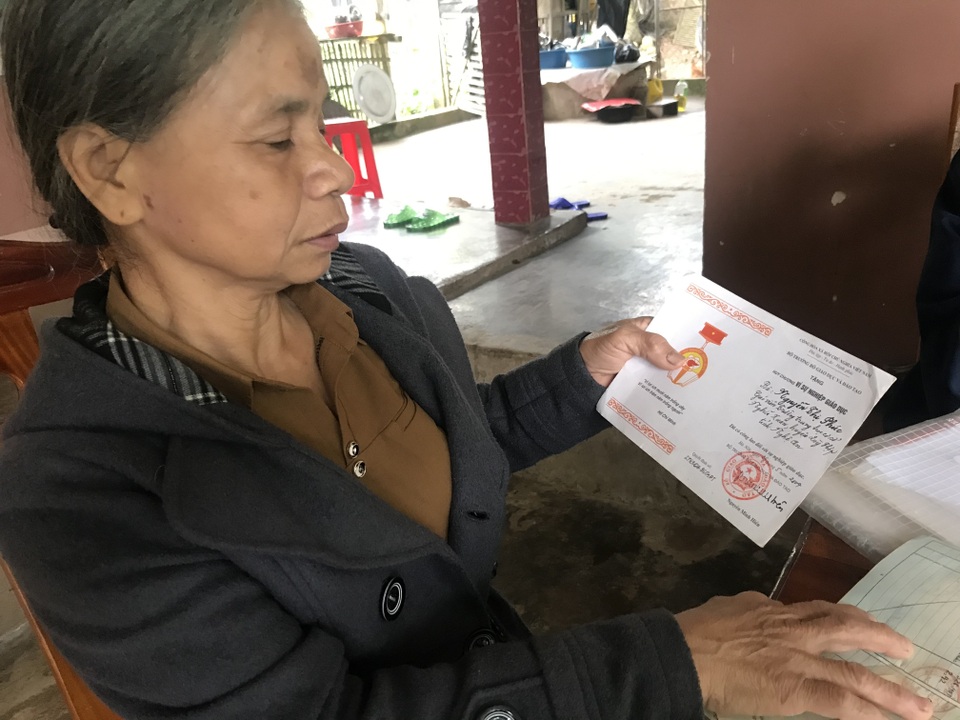 Cả trăm giáo viên cầu cứu mong được trả tiền trợ cấp thâm niên tại Nghệ An - 3 Cả trăm giáo viên cầu cứu mong được trả tiền trợ cấp thâm niên tại Nghệ An - 3